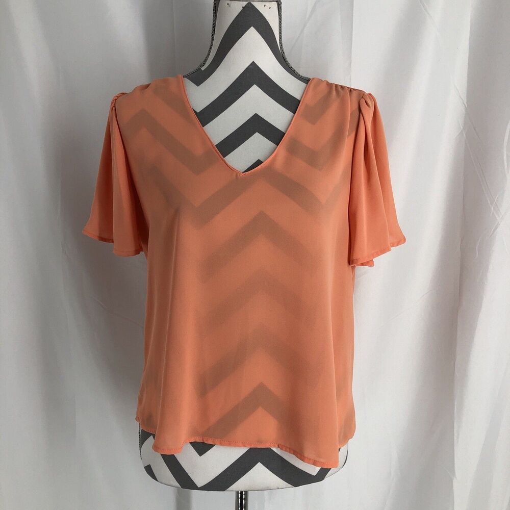 Lush Blouse Women's Puffed Flutter Sleeve V Neck Cropped Peach Size Medium